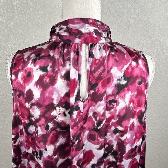 Dress Barn Purple & White Floral V-Neck Front Ruffle Sleeveless Top Size 2X - Picture 6 of 8